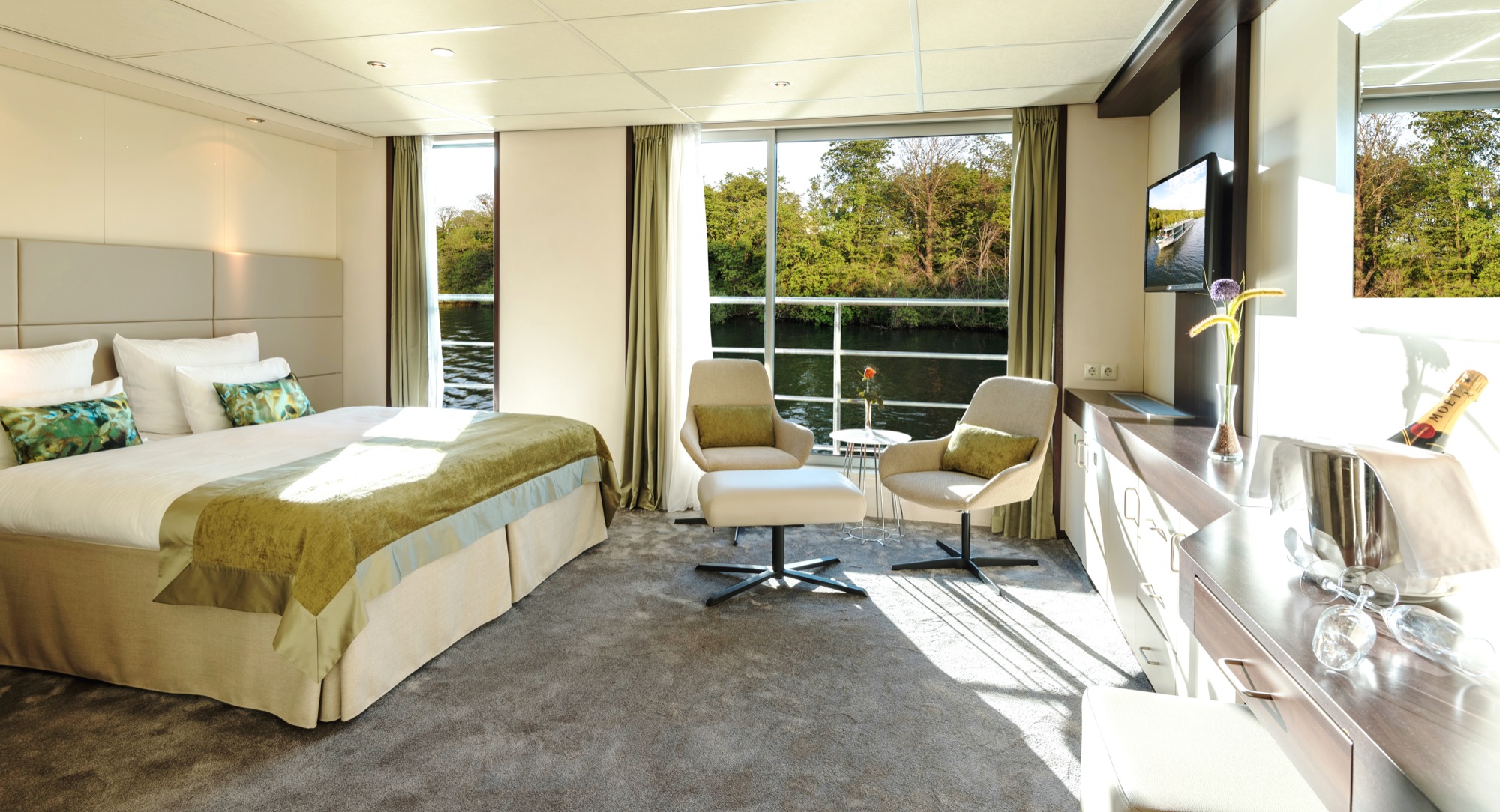 Amadeus River Cruises Amadeus Diamond Accommodation Amadeus Suite.jpg